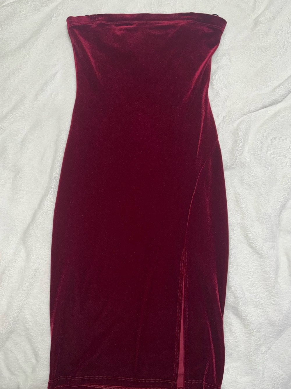 G by Guess Strapless Velvet Midi Dress in Burgundy